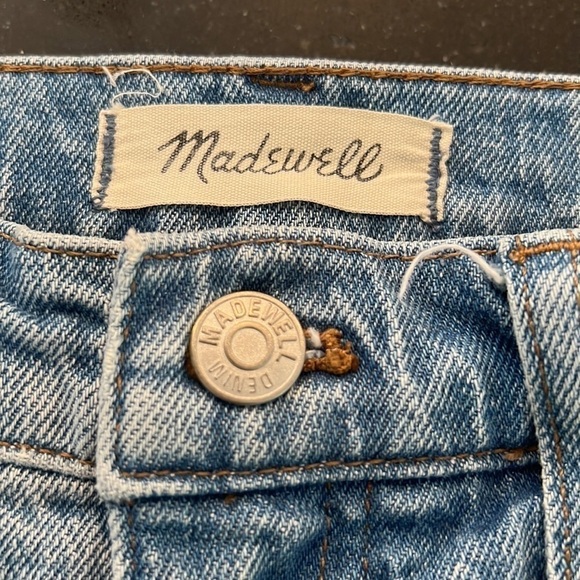 Madewell Classic Straight Jeans in Corrie Wash: Step-Hem Edition SZ 25 - Picture 3 of 9